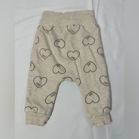 Baby Girl 2 pc Heart Love Jogger Set Sweatsuit Pants Shirt Top Sz 3-6 Mos - Picture 3 of 9